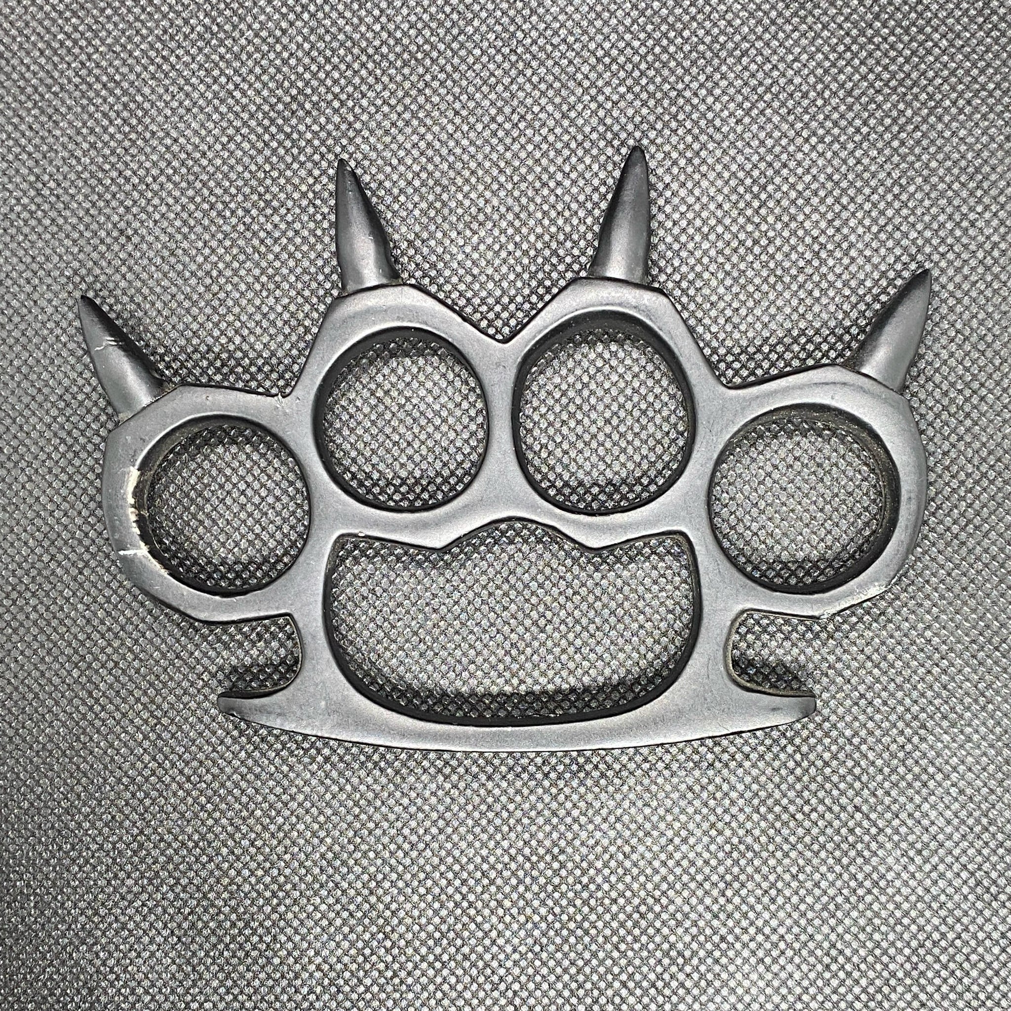 METAL KNUCKLE DUSTER WITH SPIKES.